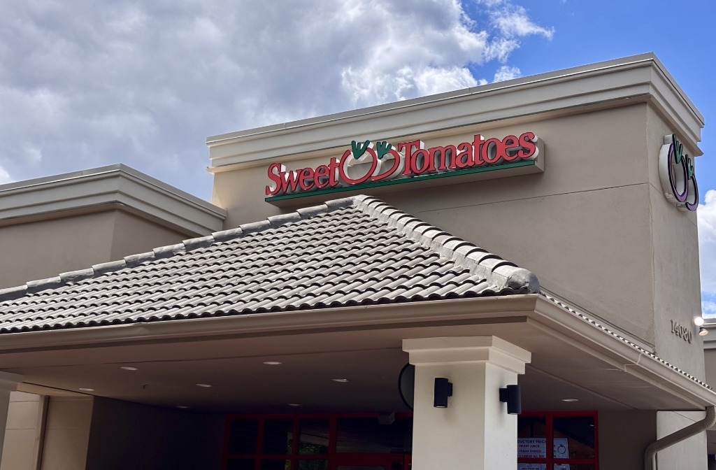 Storefront exterior and roof signage of Sweet Tomatoes buffet restaurant in Fort Myers, Florida