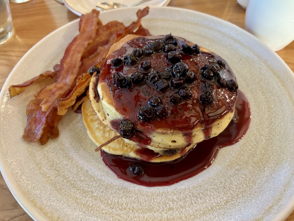 Blueberry Lemon Ricotta Pancakes served with bacon at Wind & Waves Grill